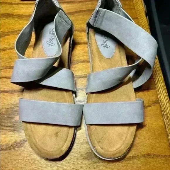 EUROSOFT SOFFT Womens 10 Vegan Leather Asymmetric Strappy Sporty Casual Sandals - Picture 1 of 2